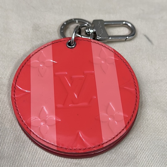 Louis Vuitton Monogram Vernis Rayures Mirror Bag Charm key chain - Picture 2 of 11
